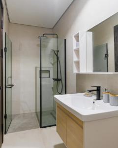 Ένα μπάνιο στο 3 Bed Apartment Lekki Phase 1 Lagos