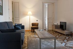 a living room with a couch and a tv at MH Apartments Tetuan in Barcelona