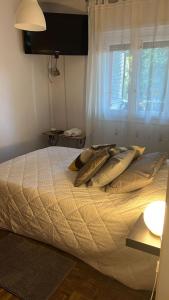 Postel nebo postele na pokoji v ubytování Habitación Ada Madrid