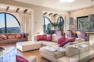a living room with a couch and a table at Villa Palmera in Olivella