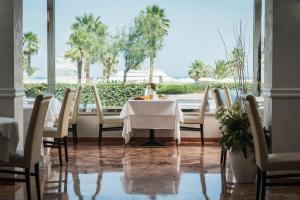a dining room with a table and chairs at Hotel Du Soleil in Rimini