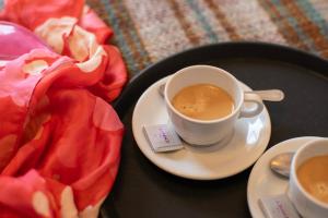 Set per la preparazione di tè e caffè presso Emmet Hotel