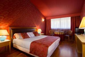 Un pat sau paturi într-o cameră la Hotel Motel Visconteo