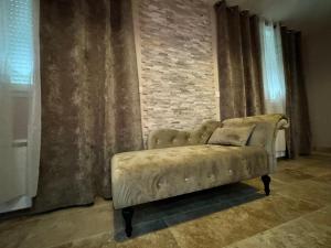 Posezení v ubytování Le boudoir suite&spa