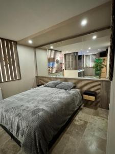 Postel nebo postele na pokoji v ubytování Le boudoir suite&spa