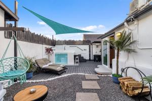 Αίθριο ή υπαίθριος χώρος στο Luxury Downtown Home With SPA