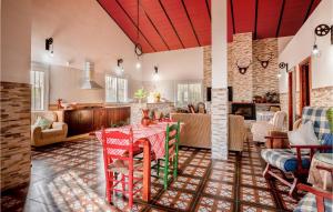Kuchyňa alebo kuchynka v ubytovaní Beautiful Home In Alcolea Del Rio
