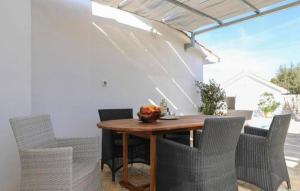 Posezení v ubytování Nice Home In Dracevica With Wifi