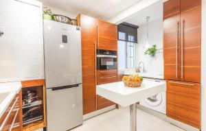 Kuchyň nebo kuchyňský kout v ubytování 1 Bedroom Nice Apartment In El Campello