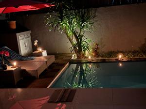 Bazén v ubytování De Luxe Villa Fabian Escape in Seminyak nebo v jeho okolí