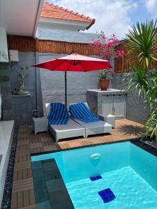 Bazén v ubytování De Luxe Villa Fabian Escape in Seminyak nebo v jeho okolí