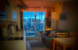 Fotografie z fotogalerie ubytování The Boat View - Sea View - Tiny home Brighton Marina v destinaci Brighton & Hove