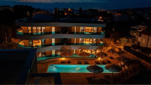 Bazén v ubytování Marina-Bay-Resort nebo v jeho okolí