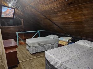 Postel nebo postele na pokoji v ubytování Cabana rústica a 900m da Praia da Ribanceira