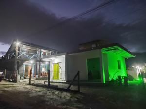 Budova, kde se chata nachází