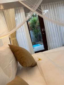 Postel nebo postele na pokoji v ubytování De Luxe Villa Fabian Escape in Seminyak