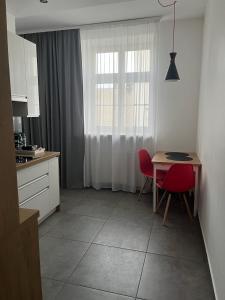 Kuchyňa alebo kuchynka v ubytovaní Apartamenty Wierzbowa 5