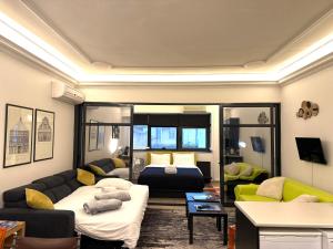 Χώρος καθιστικού στο luxury studio archit 14 street