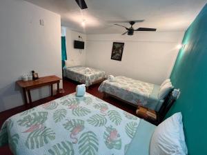 Ένα ή περισσότερα κρεβάτια σε δωμάτιο στο Hotel Doña Mary Huatulco