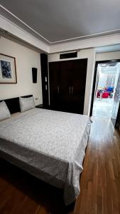 a bedroom with a large bed in a room at Studio de luxe in Casablanca