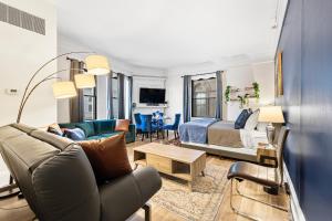 TV/Unterhaltungsangebot in der Unterkunft Furnished Apartment in Downtown