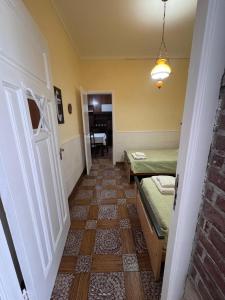 a hallway with a room with two beds and a door at La Casa de la Nona Elisa in Mar del Plata +1 photo