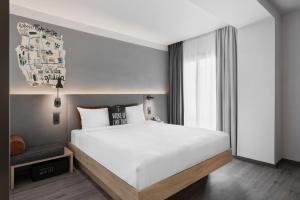Posteľ alebo postele v izbe v ubytovaní Moxy Barcelona