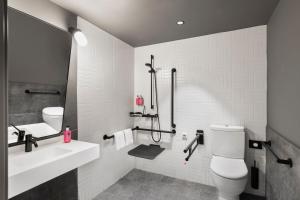 Kúpeľňa v ubytovaní Moxy Barcelona
