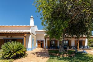 a building with a lighthouse on top of it at Villa Monte Santo Estevão in Silves
