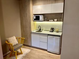 a small kitchen with a sink and a microwave at Bari 413 Dpto 2 B in La Rioja