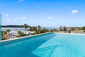 Bazén v ubytování Ohana Apartments 103 managed by Batemans Bay Accom nebo v jeho okolí