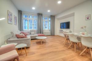 TV a/nebo společenská místnost v ubytování Apartmán se 2 ložnicemi