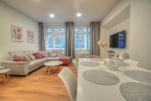 TV a/nebo společenská místnost v ubytování Apartmán se 2 ložnicemi