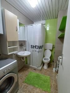 A bathroom at Studio Azman Még 23 kép