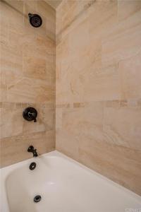 a bathroom with a bath tub with a shower at Charming Bedroom Near Disney Land, Orange County in La Palma