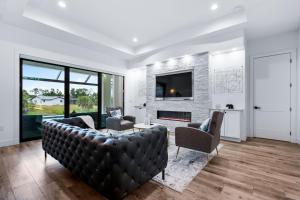 Televisyen dan/atau pusat hiburan di The perfect retreat with canal view