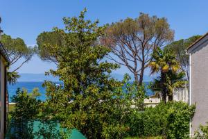 マリンスカにあるApartments by the sea nska, Krk - 23651の家からの海の景色 +5枚の写真
