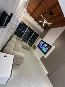 TV/trung tâm giải trí tại APARTAMENTO Lujo Lecheria 2 HAB 2 BAÑOS 7 PERSONAS-Planta Electrica