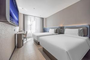 Gulta vai gultas numurā naktsmītnē Atour Light Hotel Chengdu Yulin Street Nijia Bridge