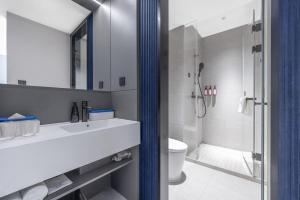 Vannas istaba naktsmītnē Atour Light Hotel Chengdu Yulin Street Nijia Bridge