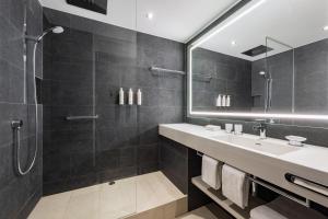 Vannituba majutusasutuses Basel Marriott Hotel