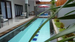 Bazén v ubytování De Luxe Villa Fabian Escape in Seminyak nebo v jeho okolí