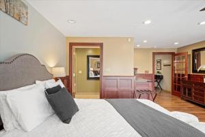 TV a/nebo společenská místnost v ubytování Jefferson City CNU 2mi Apartment A Knoxville UTK