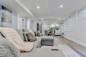 Luxurious Unit in Hyde Park的休息区