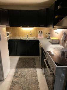 Dapur atau dapur kecil di Leilighet nær flyplassen