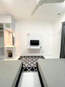 En eller flere senge i et værelse på ROOMSTAY KOME Merapoh + 3 billeder