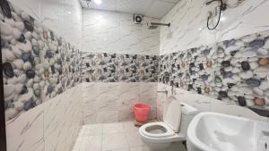 Koupelna v ubytování Hotel Platinum With Free Pickup-Delhi Airport + 19 fotografií
