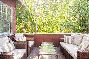 Χώρος καθιστικού στο Pristine 1bed In Savin Hill
