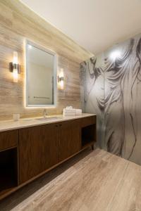 a bathroom with a sink and a mirror at Casa Continental Hotel Boutique & Suites - Adults Only in Mérida