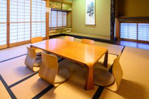 Posezení v ubytování 岡山楽禅庵 Raku-Zen-An 岡山門田文化町の隠れ高級旅館 静寂と四季の彩りに包まれる優雅な滞在 無料駐車場有り supported by COCOSTAY